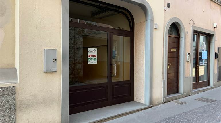 Commercial Premises / Showrooms for rent in Iseo