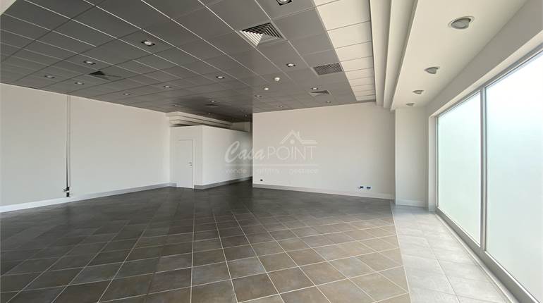 Commercial Premises / Showrooms for rent in Rovato