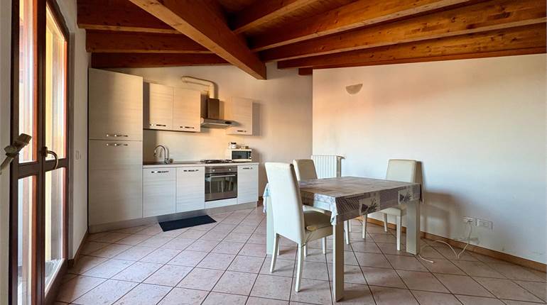 Rovato – Trilocale con terrazzo e garage in zona tranquilla